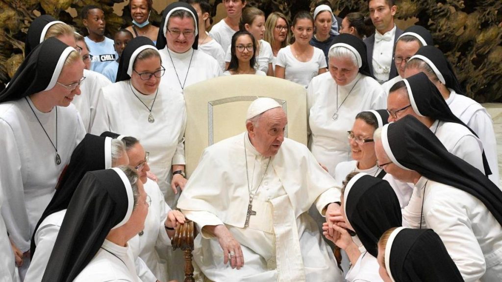 Papa Francisco com religiosas de vida consagrada na Audiência Geral de 2022.08.03  (Vatican Media)
