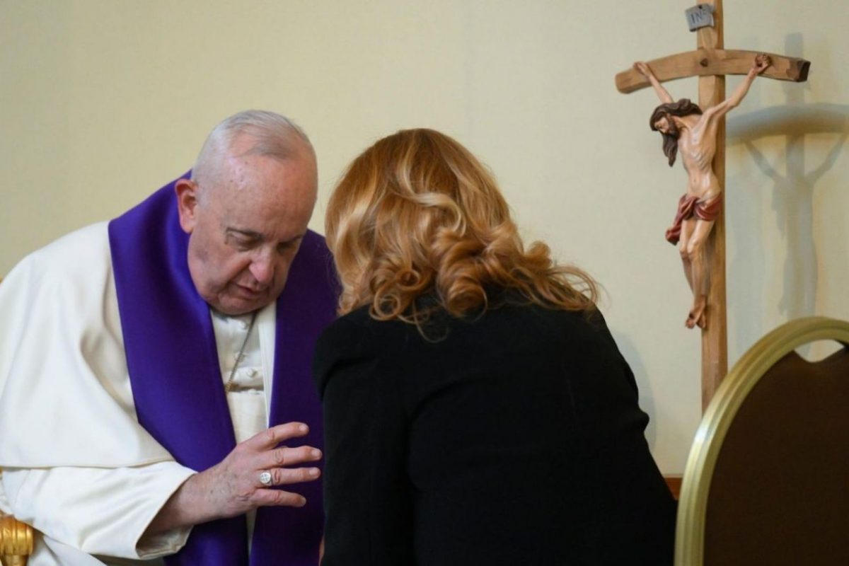 Papa Francisco ensina sobre a confissão