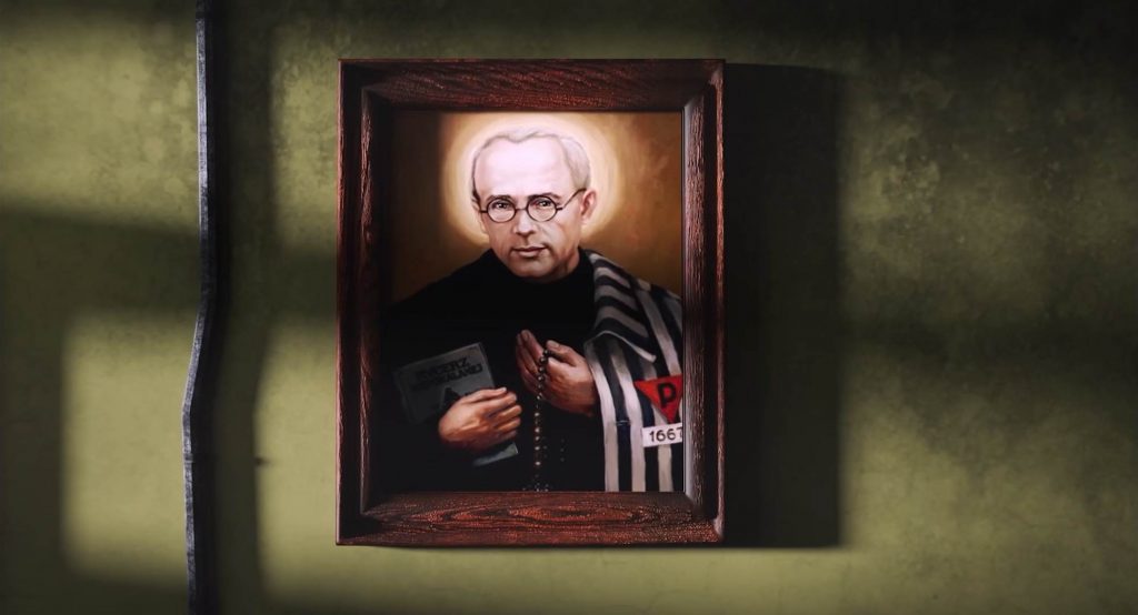 Cena do filme em que aparece um quadro de São Maximiliano Kolbe.