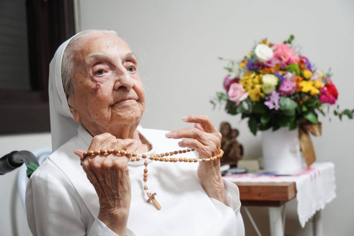 Pessoa mais velha do mundo é a brasileira Irmã Inah, aos 116 anos
