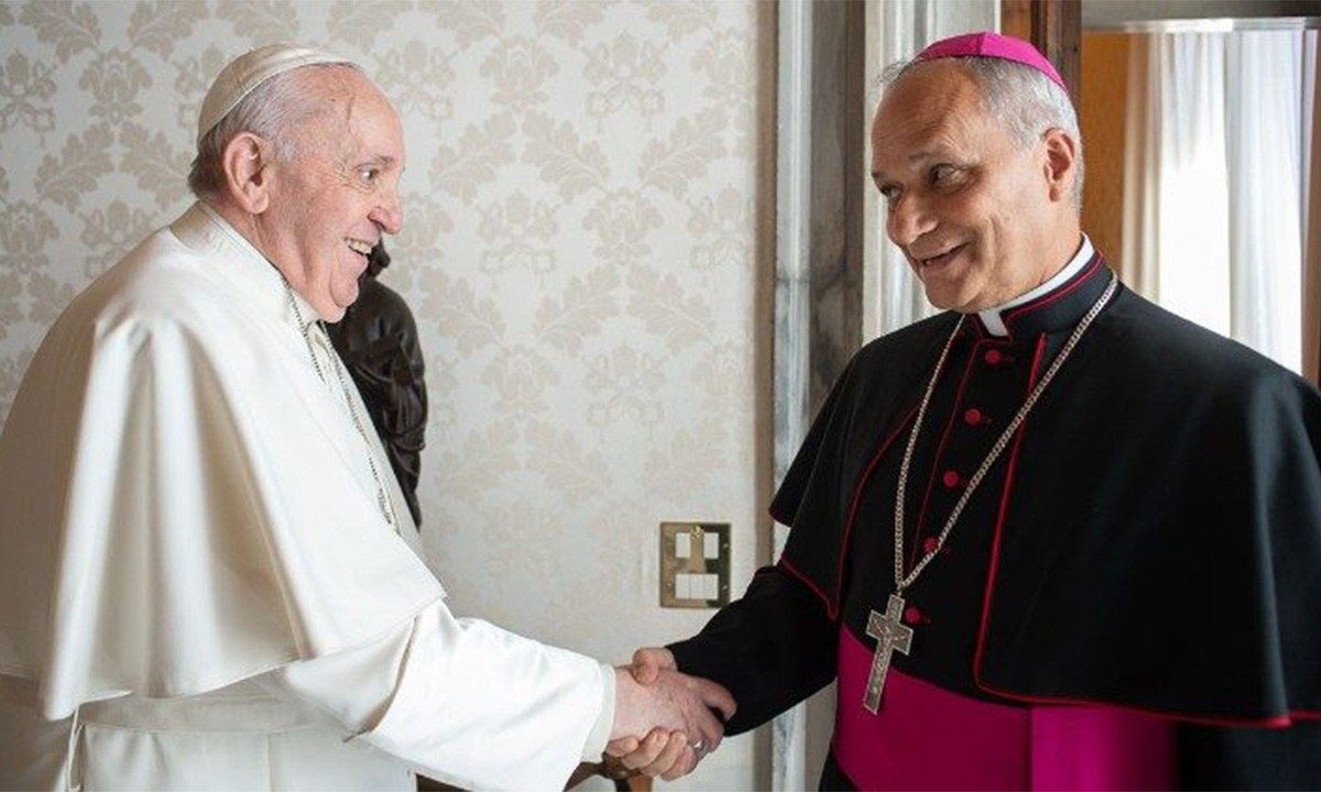 Papa Francisco e o cardeal Robert Prevost. Por que os papas escolhem outro nome?