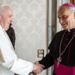 Papa Francisco e o cardeal Robert Prevost. Por que os papas escolhem outro nome?