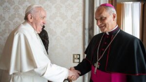 Papa Francisco e o cardeal Robert Prevost. Por que os papas escolhem outro nome?