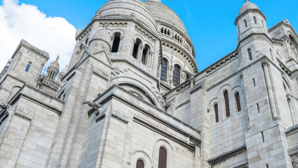 Pedra  travertino de Château-Landon da basílica de Sacre Coeur, em Paris. Foto: pavlovakhrushev