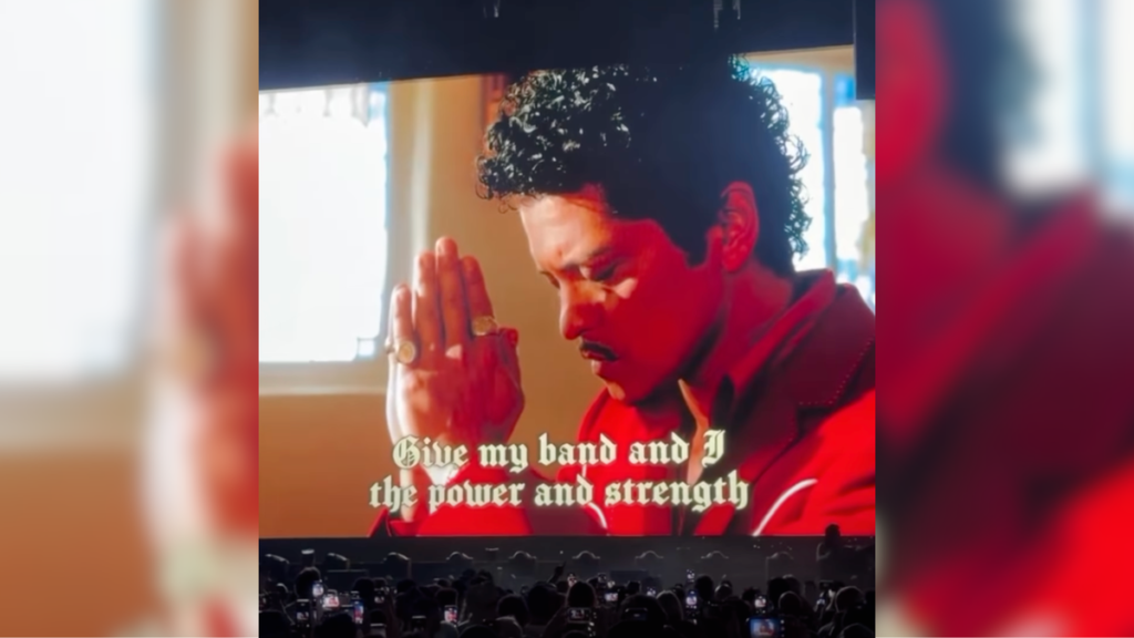 Bruno Mars viraliza nas redes sociais ao Iniciar Show com oração e Sinal da Cruz